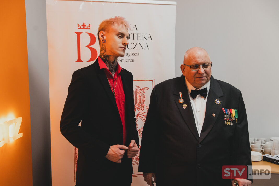 Promocja literatury grozy. Spotkanie mistrza z uczniem w sandomierskiej bibliotece publicznej