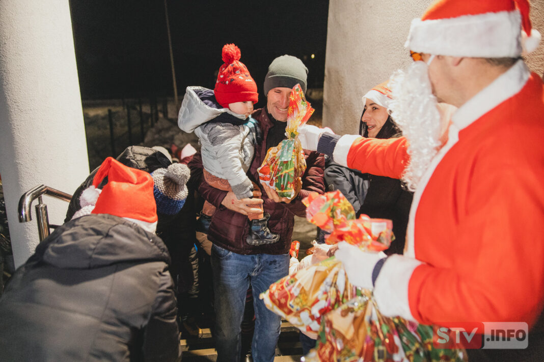 „Mikołajki jak z bajki” w Obrazowie. Mnóstwo dzieci spotkało się ze Świętym Mikołajem