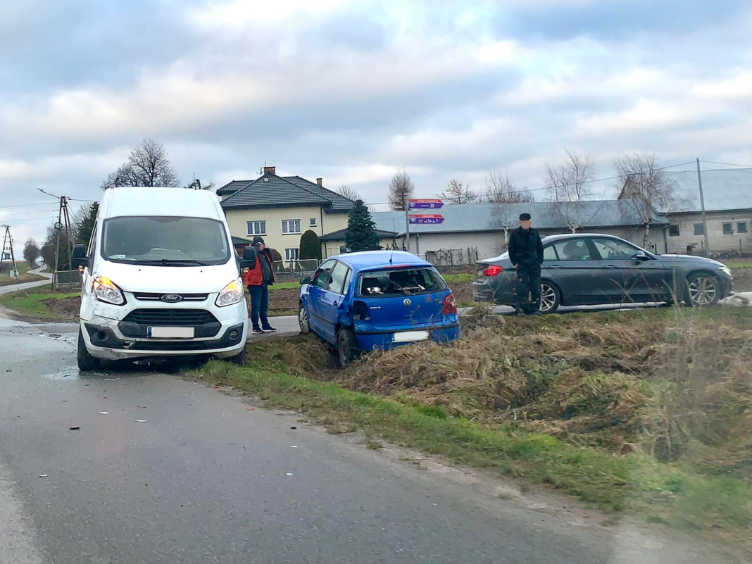 Kolizja w Strzyżowicach. Fordem w VW polo