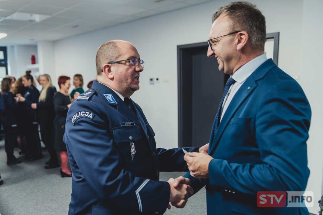 Opłatek u policjantów. Życzenia i rozmowy przy wigilijnym stole