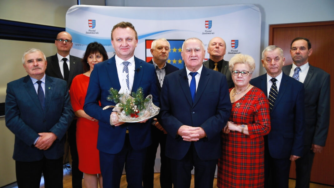 Świąteczne życzenia od Zarządu i Rady Powiatu Sandomierskiego