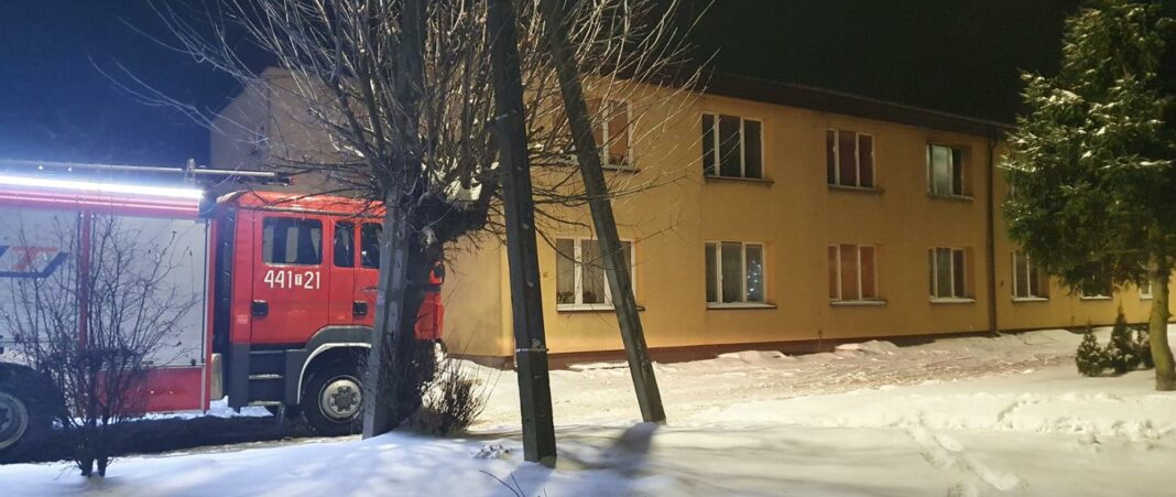 W Opatowie wybuchł gaz w mieszkaniu. Dwie osoby w szpitalu