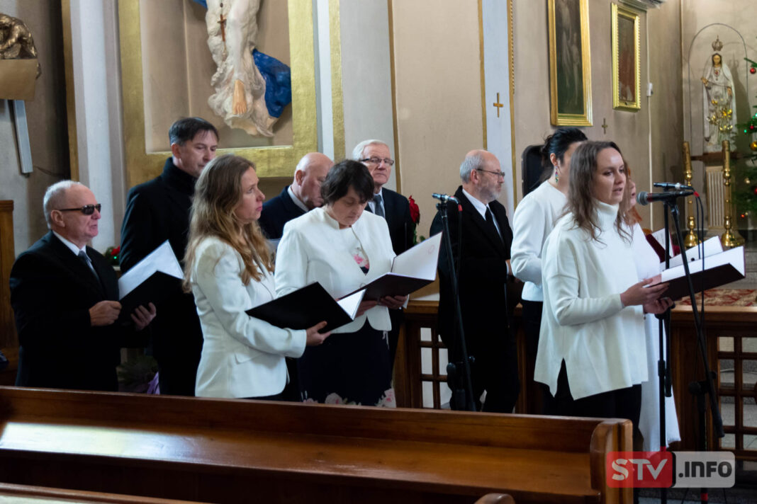Chór Novi wystąpił w Malicach. Kolędy wybrzmiały w świątyni