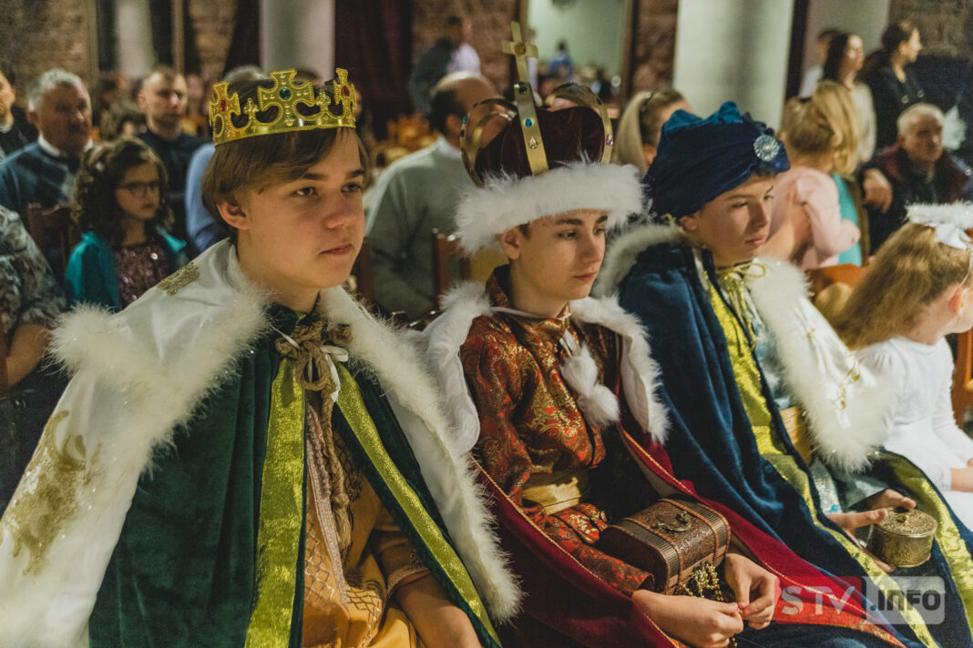 Pierwszy dekanalny przegląd kolęd i pastorałek w Ujeździe w wykonaniu dzieci i młodzieży