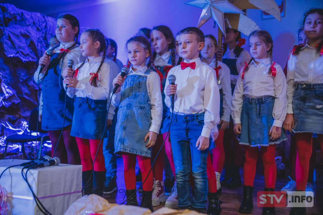 Kolędowanie w Gorzyczanach. GOK w Samborcu ze świątecznym repertuarem