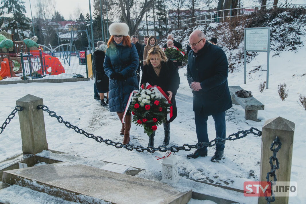 W Opatowie oddali hołd powstańcom styczniowym. Zapalono znicze i złożono kwiaty