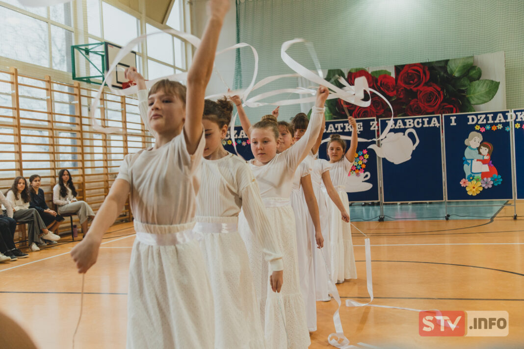 Radosne obchody w Stodołach. Bohaterami babcie i dziadkowie