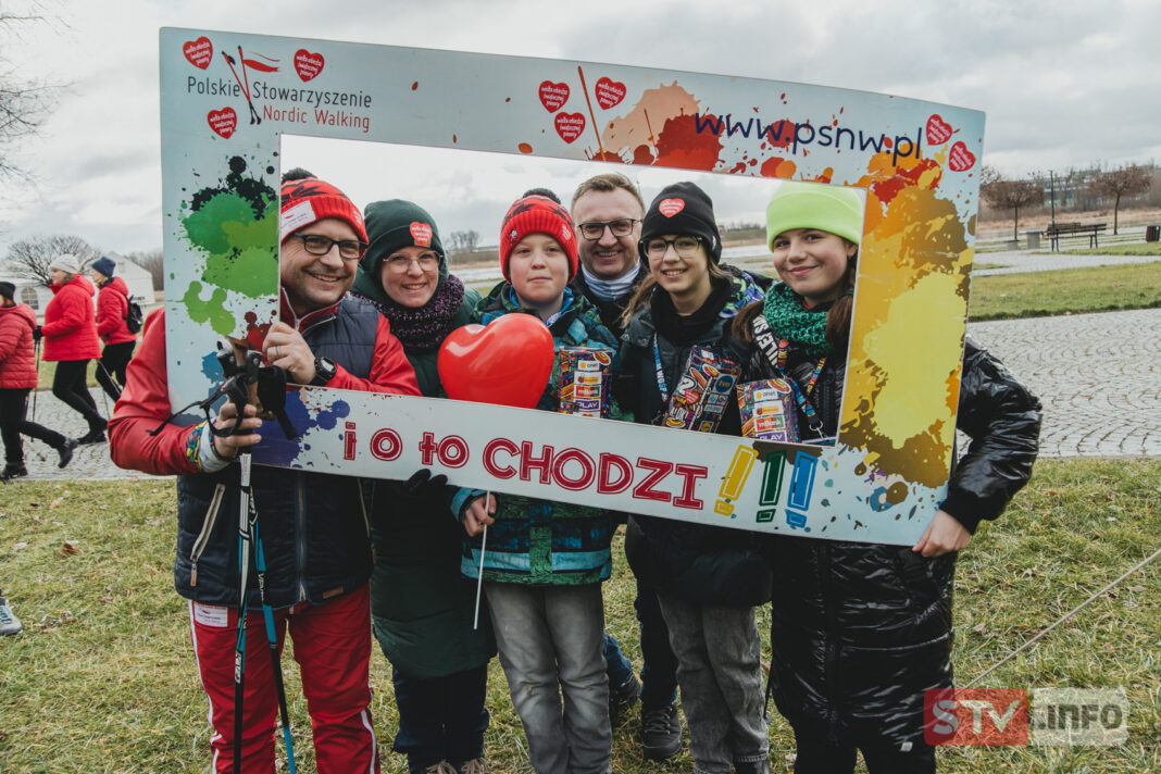 Sandomierz maszerował dla Orkiestry. Czwarta edycja pomagania z kijkami w rękach