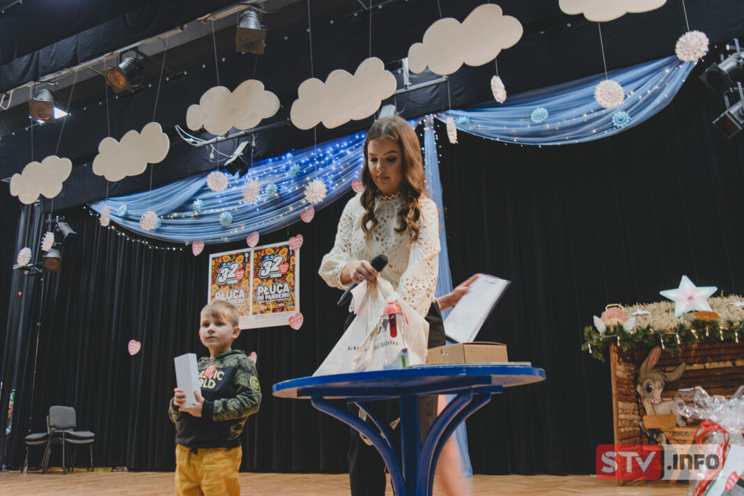 Szalone aukcje w Ożarowie. Pierogi szły jak świeże bułeczki