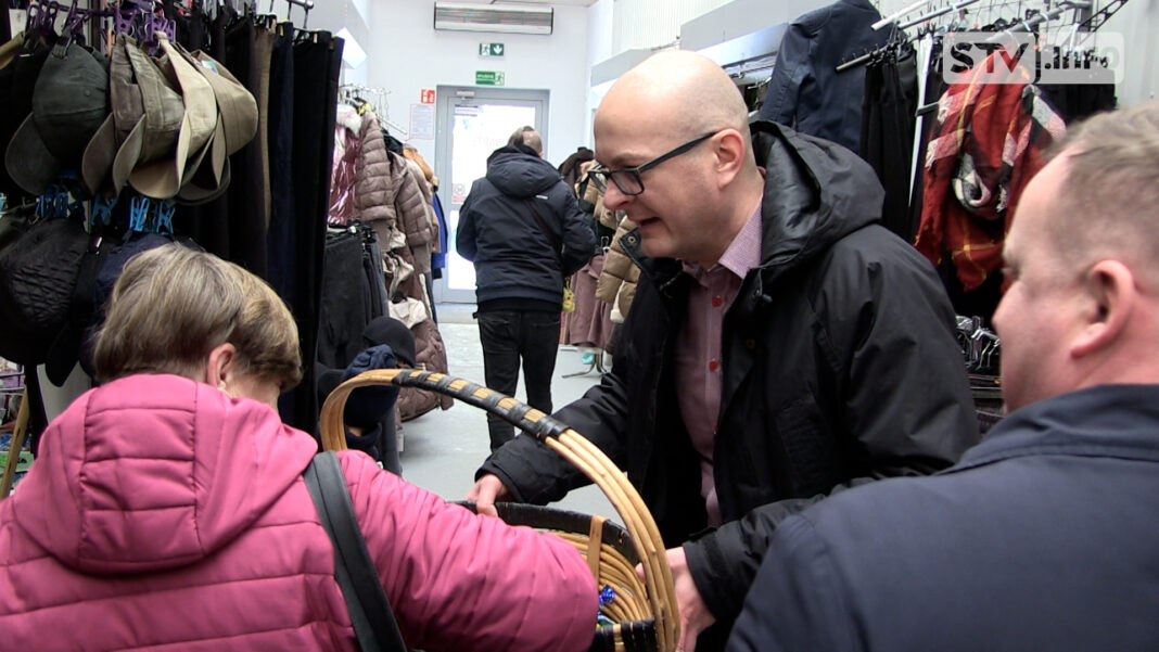 SANDOMIERZ: Słodycze od Pawła Niedźwiedzia dla babć i dziadków. Seniorzy zachwyceni