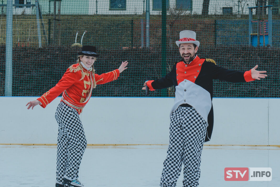Wielkie otwarcie ferii na opatowskim lodowisku. Teatr, animacje, pokaz ognia