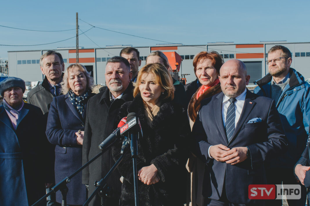 Konferencja we Włostowie. Parlamentarzyści PiS apelowali o niezwijanie Polski