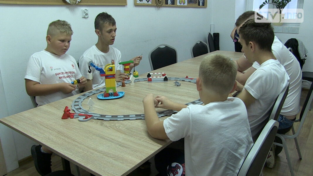 Indywidualna terapia pomaga. Podopieczni projektu Caritas mogą liczyć na wsparcie psychologa i pedagoga