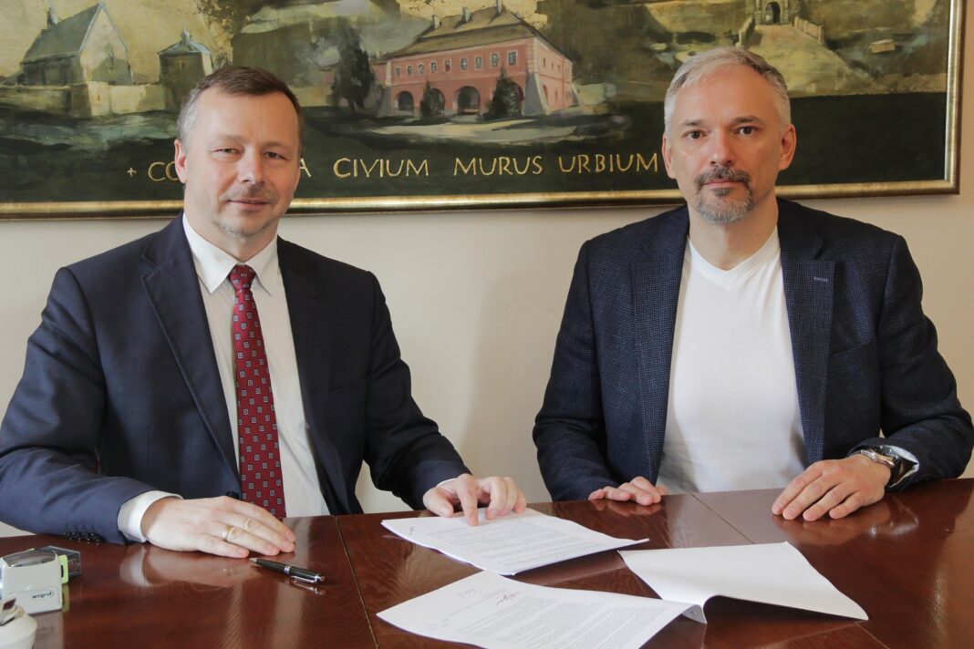 „Absolutny krajowy TOP”. Ile zarobi Michał Rykowski na tworzeniu nowej telewizji w Opatowie?