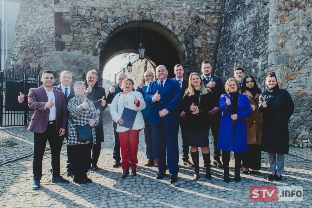 Artur Lis kandydatem na burmistrza Opatowa. Konferencja w sercu miasta
