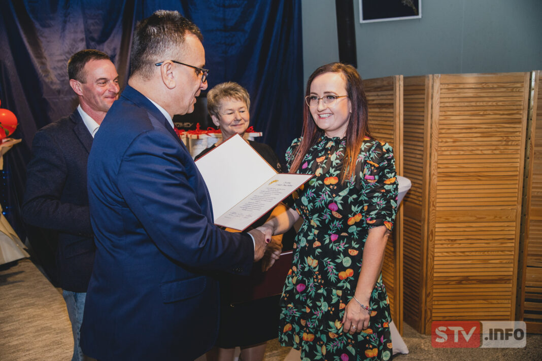 Sołtysi z gminy Iwaniska świętowali w Krzyżtoporze. Były życzenia, prezenty i występy