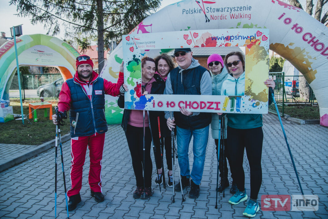 Sportowa odsłona Dnia Kobiet. W Sandomierzu maszerowali z kijkami
