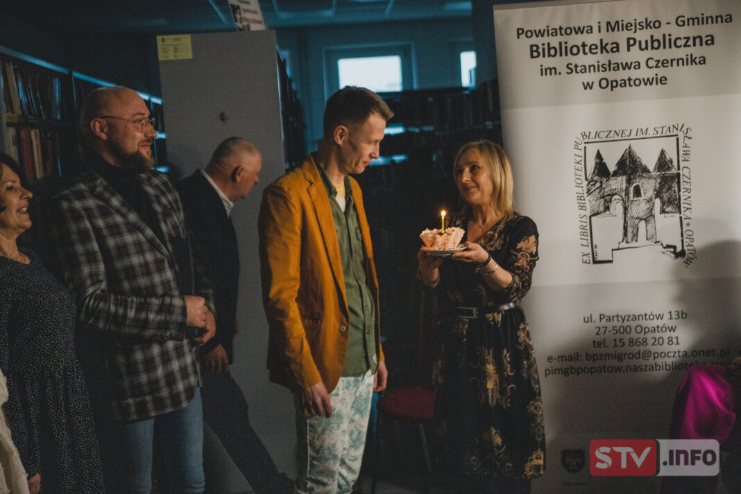 Dębski tworzy już 25 lat. Jubileusz w opatowskiej bibliotece