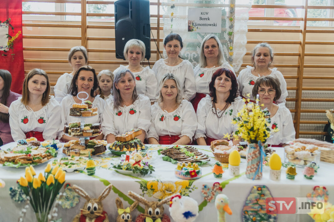 Świąteczne rarytasy na śniadaniu w Klimontowie. Żurek z jajkiem, baby wielkanocne, mięsiwa, pasztety, jaja faszerowane, ciasta