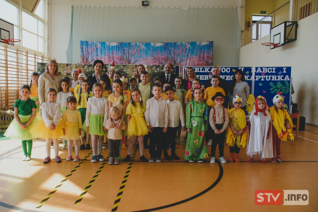 „Wielkanoc u Babci i Czerwonego Kapturka”. Inscenizacja w PSP w Stodołach