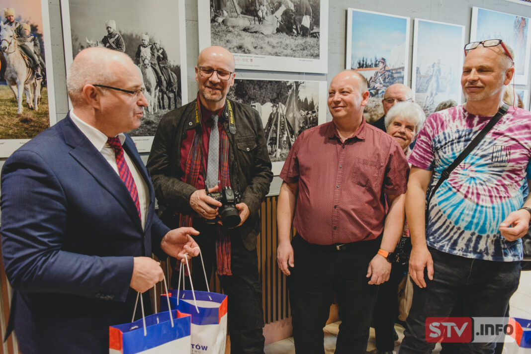 Wystawa w opatowskich lochach. Fotografie z rekonstrukcji bitwy