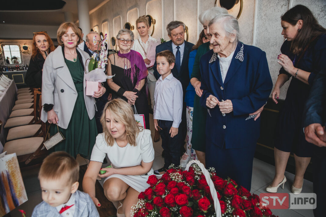 100 urodziny pani Heleny Gajdy z Głazowa. Była to wyjątkowa i piękna uroczystość