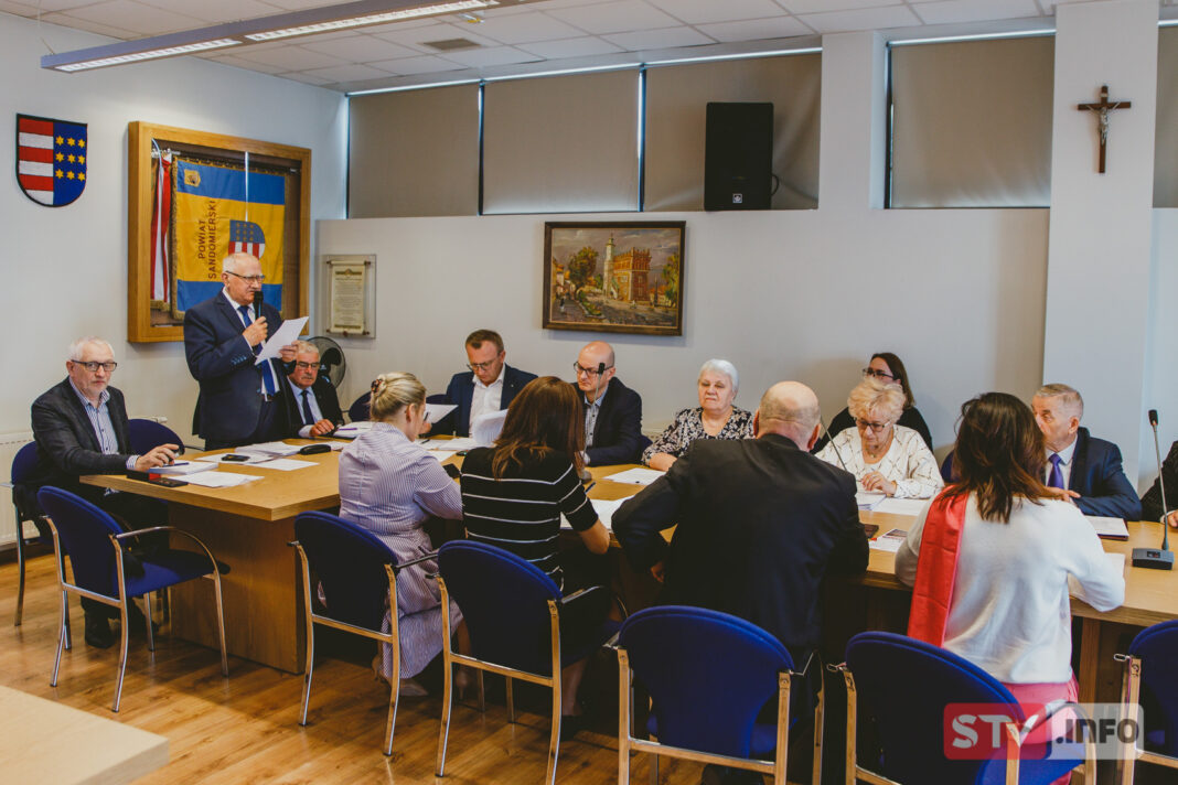 Zmiany w budżecie powiatu sandomierskiego. Więcej na szkoły