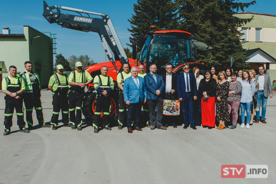 Traktor już jest. Ożarowski zakład gospodarki komunalnej czeka na śmieciarkę i beczkę asenizacyjną
