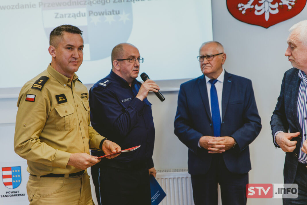 Policja i straż podziękowały sandomierskiemu staroście. Współpraca była wzorowa