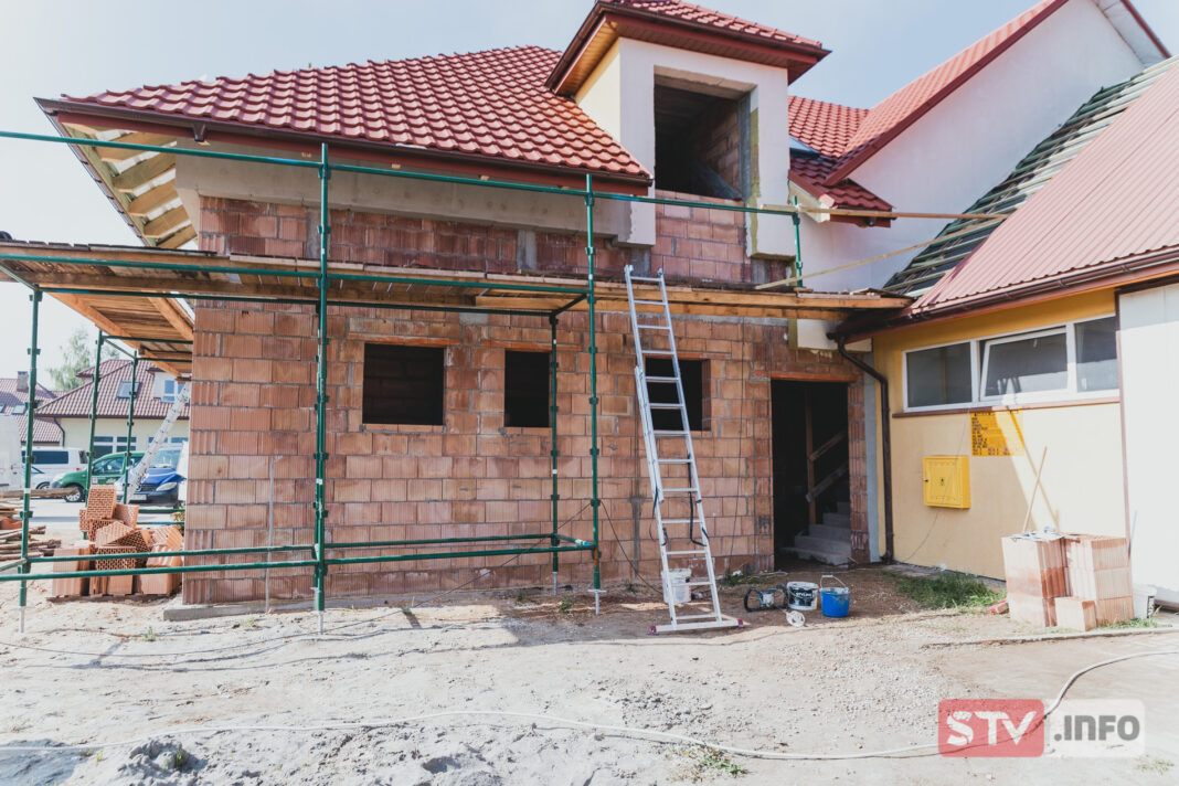 Rozbudowa magazynów Caritasu przy Trześniowskiej w Sandomierzu. Będą nowe formy wsparcia