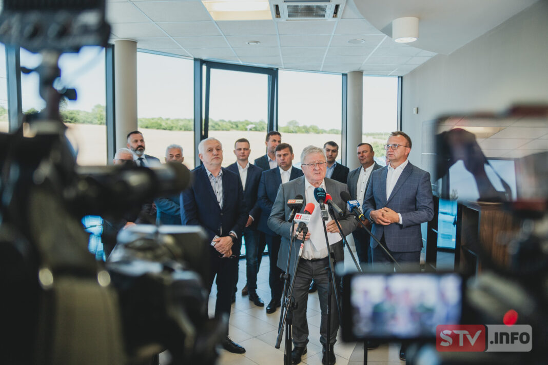 Minister rolnictwa w Samborcu spotkał się z grupami producenckimi. Są zapewnienia dla sadowników