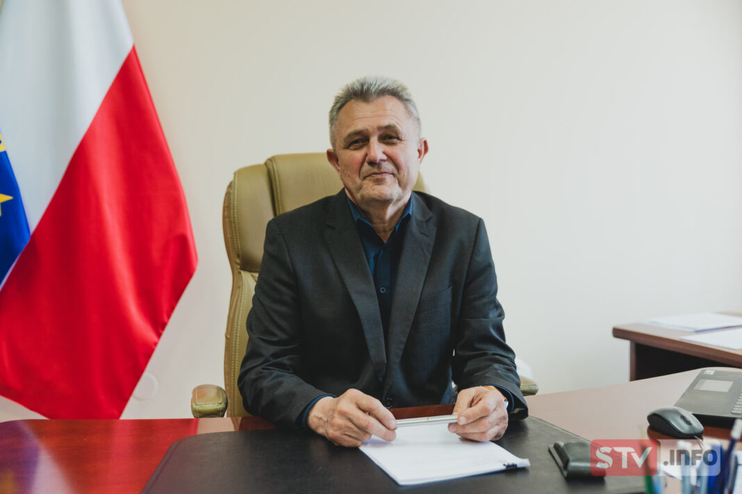 Trudny początek staszowskiego starosty. Musi znaleźć lekarzy