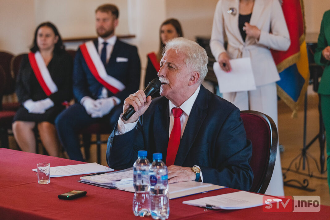 Nowe władze powiatu sandomierskiego. Piwnik starostą, Mrozowski szefem rady