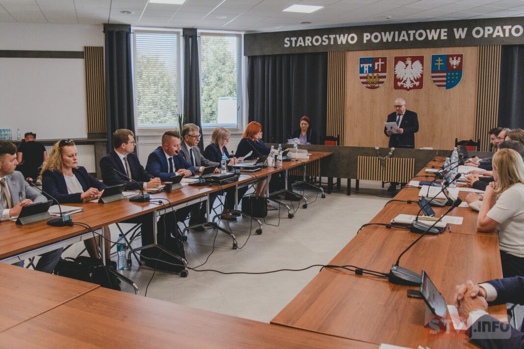 W Opatowie bez zmian. Staniek starostą, Kornacka przewodniczącą