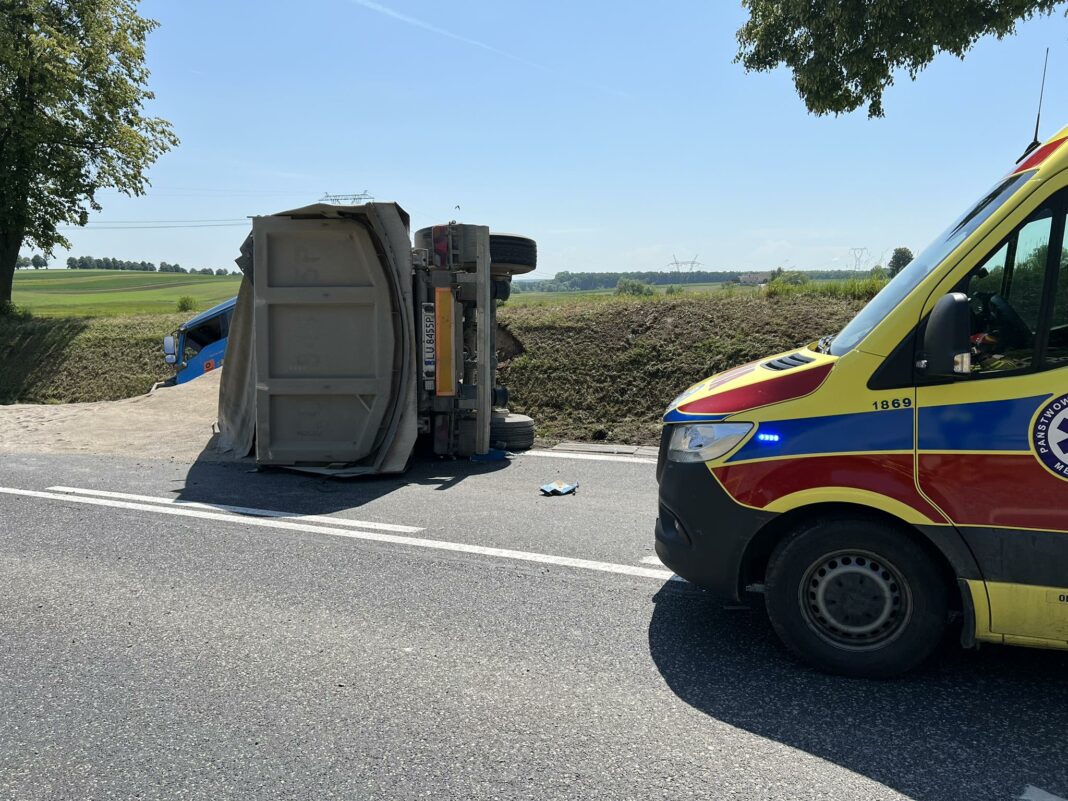 Niespokojnie na drogach powiatu opatowskiego. Wypadek w Karsach, kolizja w Brzeziu