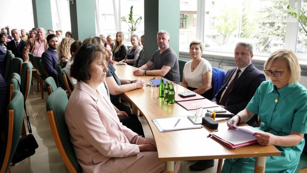 I sesja Rady Miejskiej w Staszowie. Leszek Kopeć burmistrzem po raz trzeci z rzędu