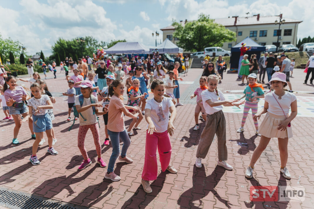 Mega dzień dziecka w Lipniku. Były zabawy współczesne i te z XVII wieku