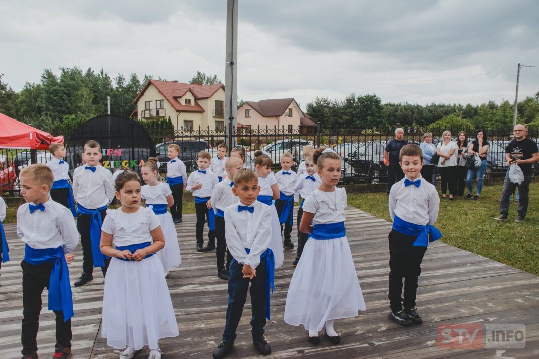 W Osieku deszcz nie wystraszył dzieci. Świetnia zabawa na stadionie