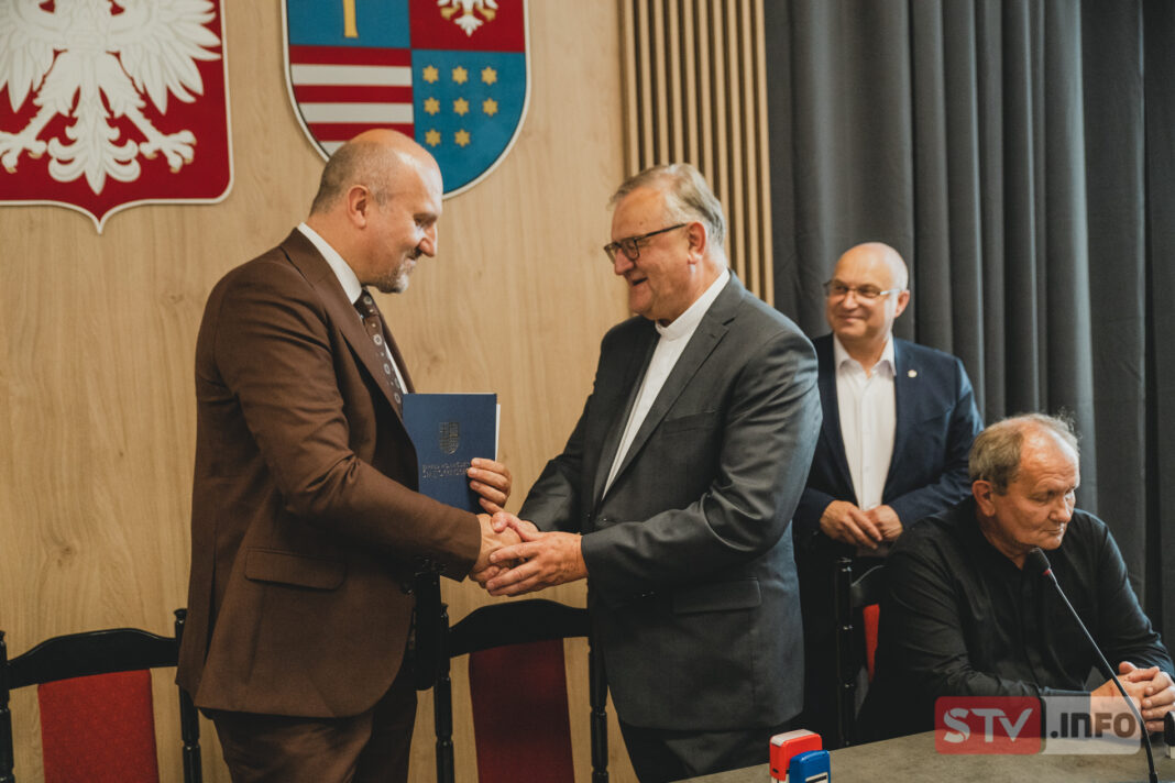 Opatowska kolegiata i kościół w Tarłowie ze wsparciem marszałka. Umowy podpisane