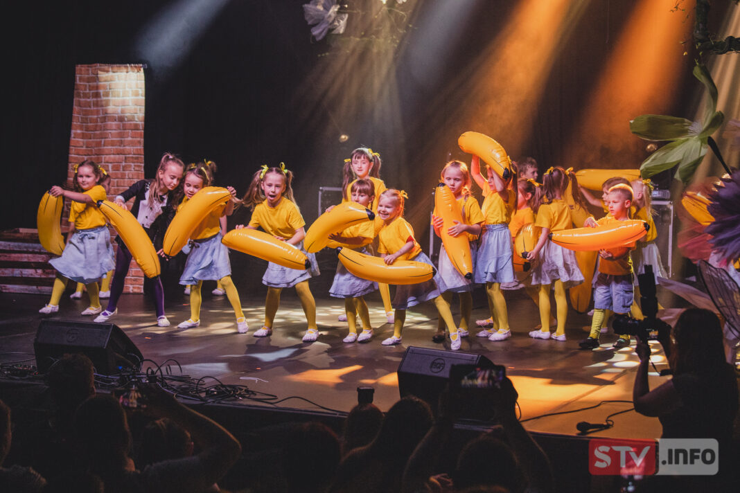 Muzyczno-Taneczne Podsumowanie roku w Sandomierskim SCK. Pełna sala i moc braw dla młodych artystów