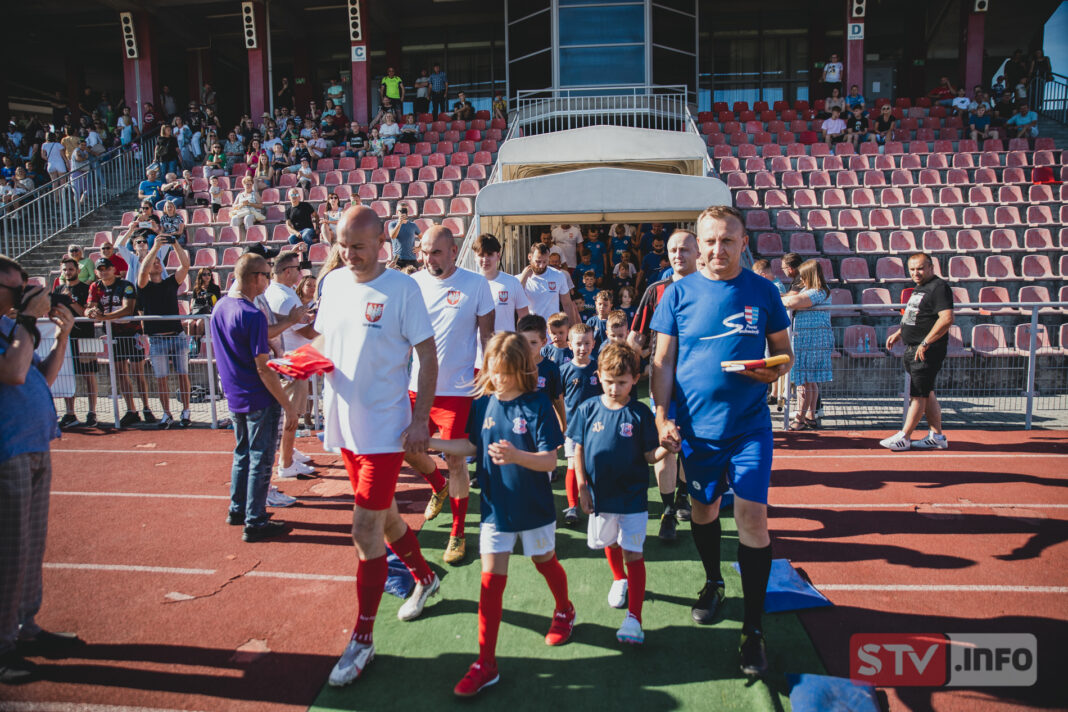 W meczu miasto kontra powiat wygrało Przystulisko na Wiśnowej. Emocje w Sandomierzu