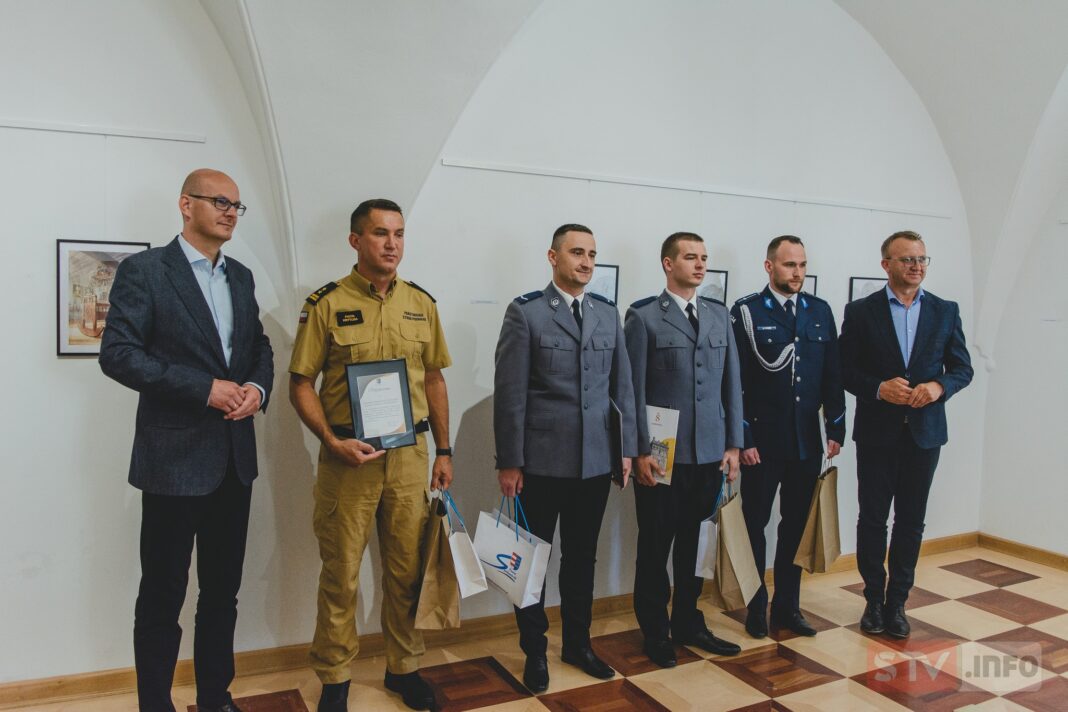 Piękna ceremonia w sandomierskim ratuszu. Samorządy podziękowały za uratowanie życia