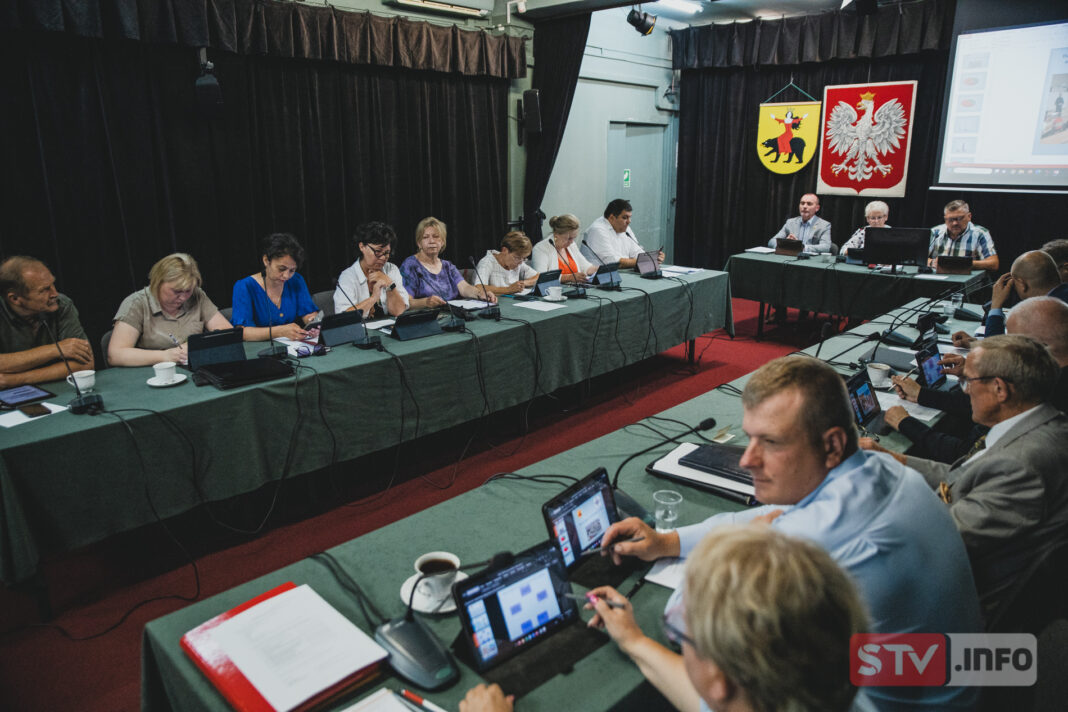 O bezpieczeństwie w Ożarowie. Radni wskazali zagrożenia