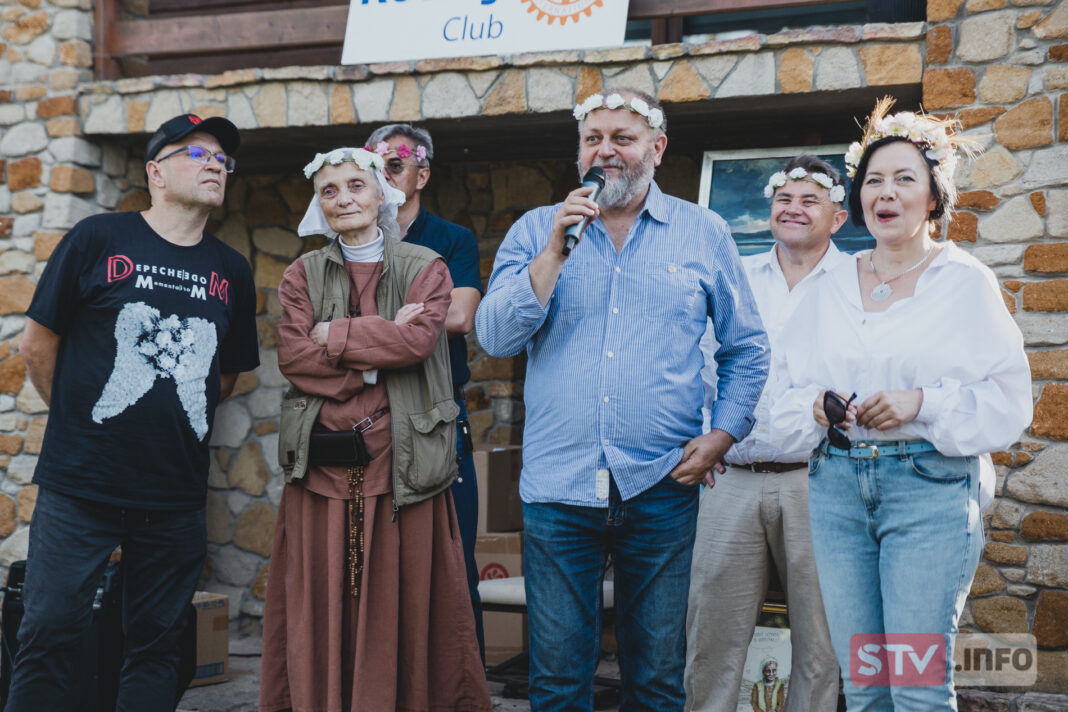 Noc Świętojańska u Brzostowiczów w Opatowie. Zbierano na fundację siostry Chmielewskiej