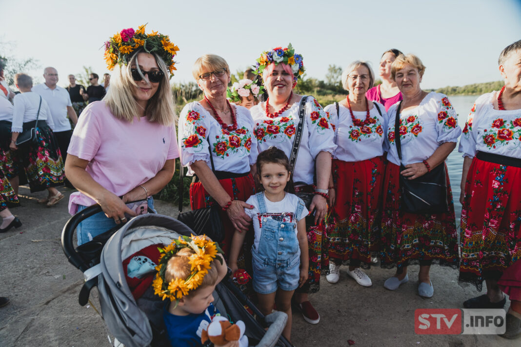 Piękne widowisko w Ciszycy. Noc Świętojańska i puszczanie wianków na Wiśle