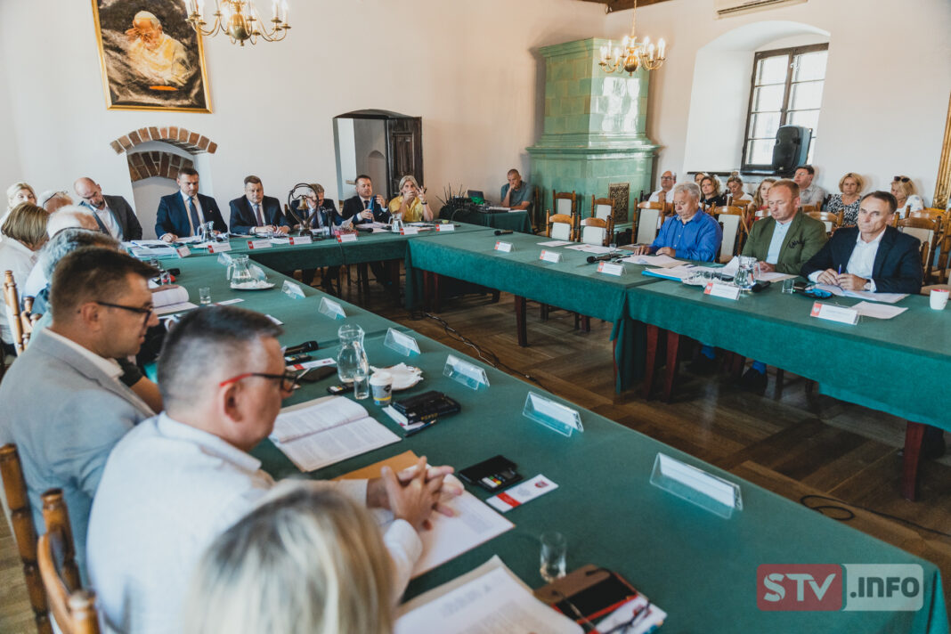 Sesja rady miejskiej w Sandomierzu. Wotum zaufania, absolutorium i zabezpieczenie środków na drogi