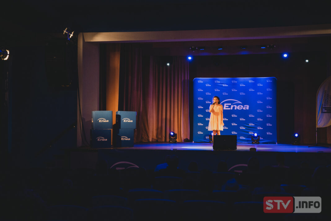 Eliminacje do „Enea wspiera muzyczne talenty”. Ponad 50 wokalistów na scenie ośrodka kultury w Staszowie