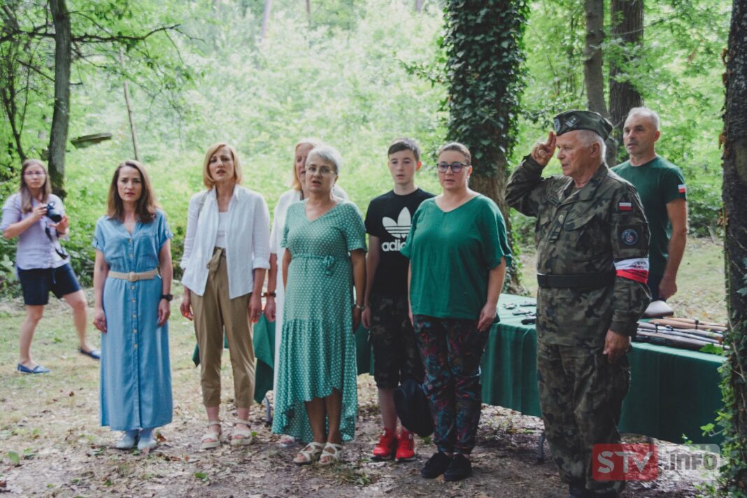 Łoniów oddał hołd poległym w akcji Burza. Przy Leśnej Chatce i pomniku w lesie w Zawidzy