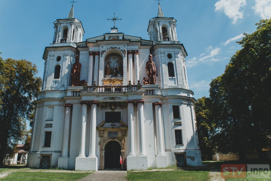 Wakacyjne remonty w Tarłowie. Świątynie i centrum kultury