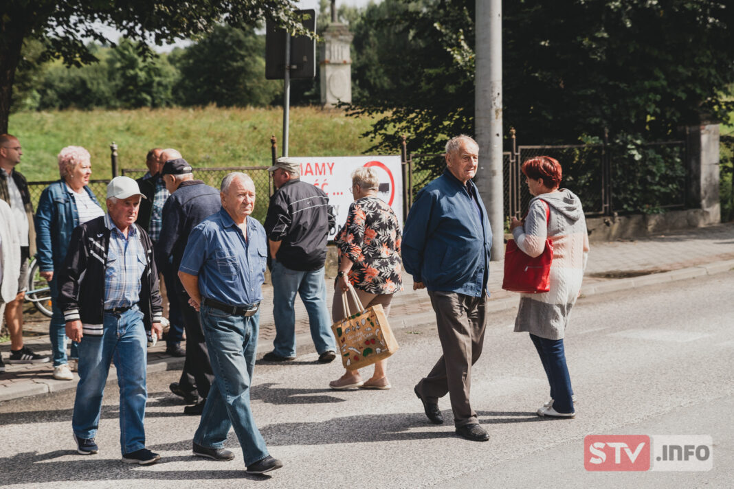 Mieszkańcy Klimontowa wyszli na ulicę. Chcą obwodnicy